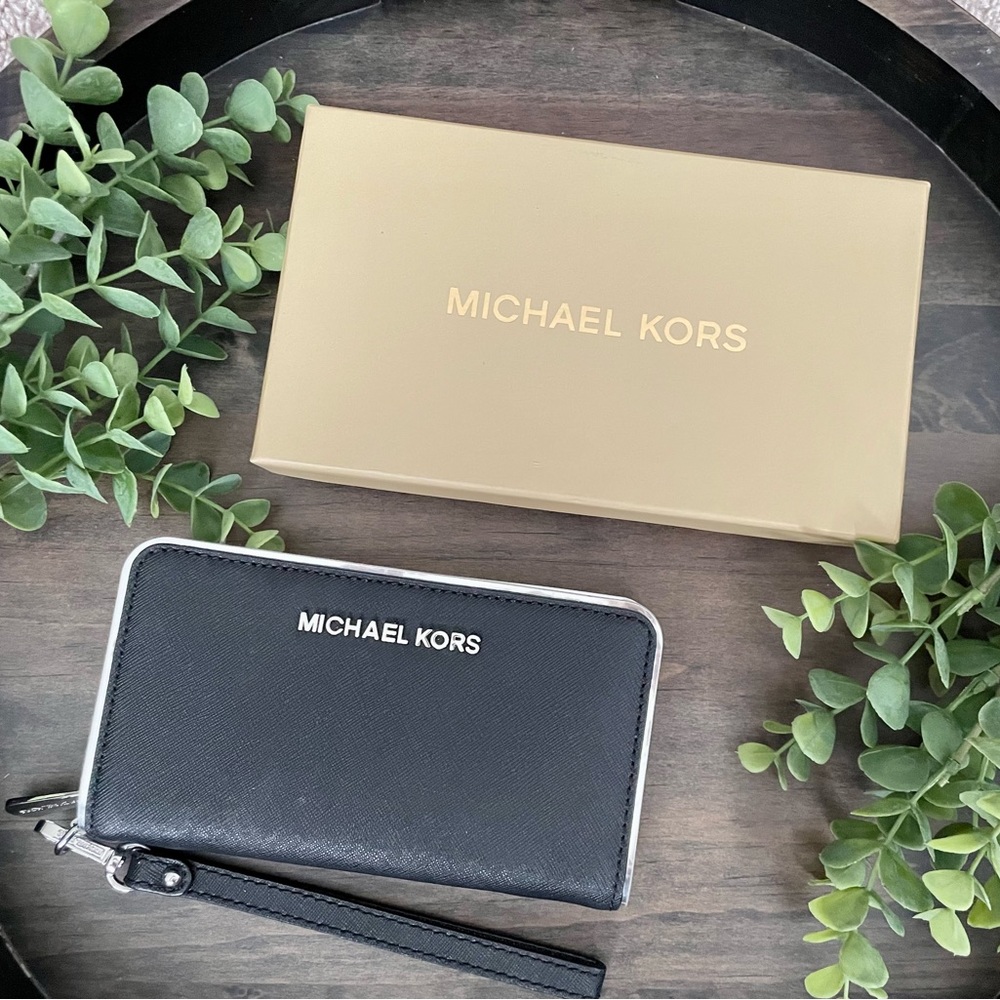 Michael Kors Black Wristlet - Picture 1 of 3